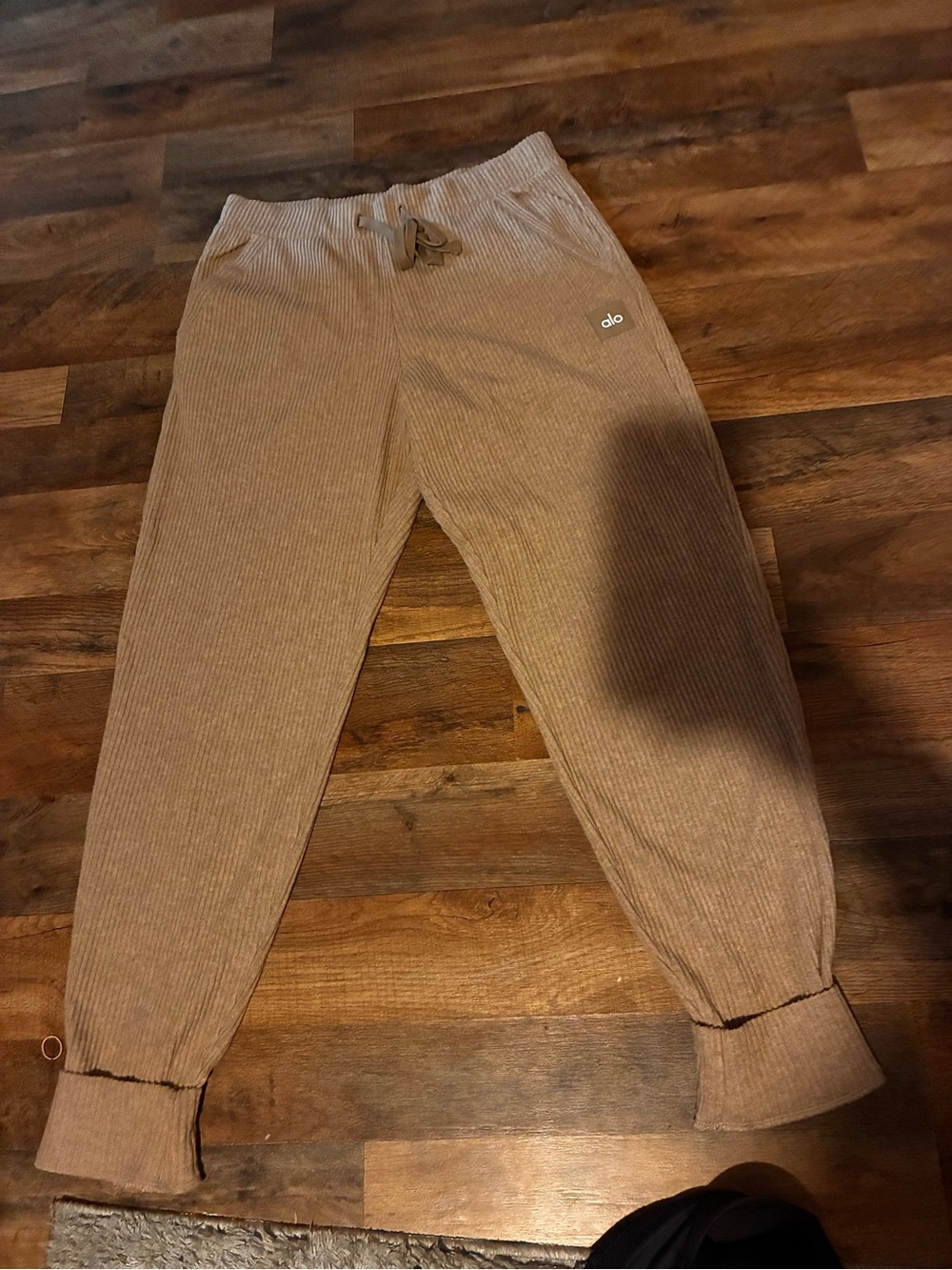 ALO Yoga Ribbed Drawstring Jogger in Tan